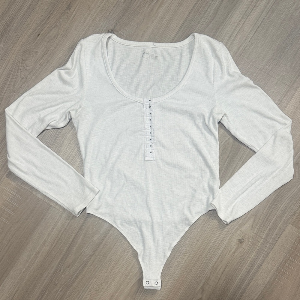 Aerie White Long Sleeve Scoop Neck Bodysuit. Sz L